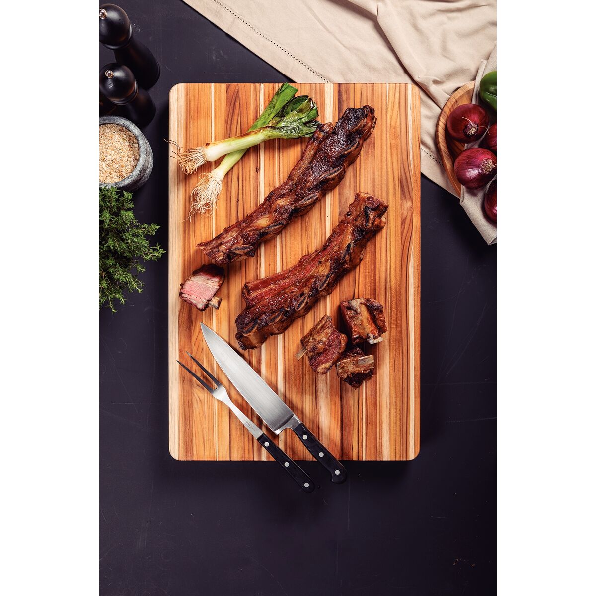 T&aacute;bua Tramontina Churrasco com Empunhadura em Madeira Teca FSC com Acabamento em &Oacute;leo Mineral 60x40 cm - SKU 13085351 - 2 image number 1