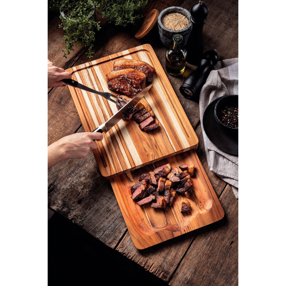 Kit T&aacute;bua e Bandeja Tramontina Churrasco em Madeira Teca com Acabamento em &Oacute;leo Mineral 40 x 30 cm Cor Natural - SKU 13094351 - 2 image number 1