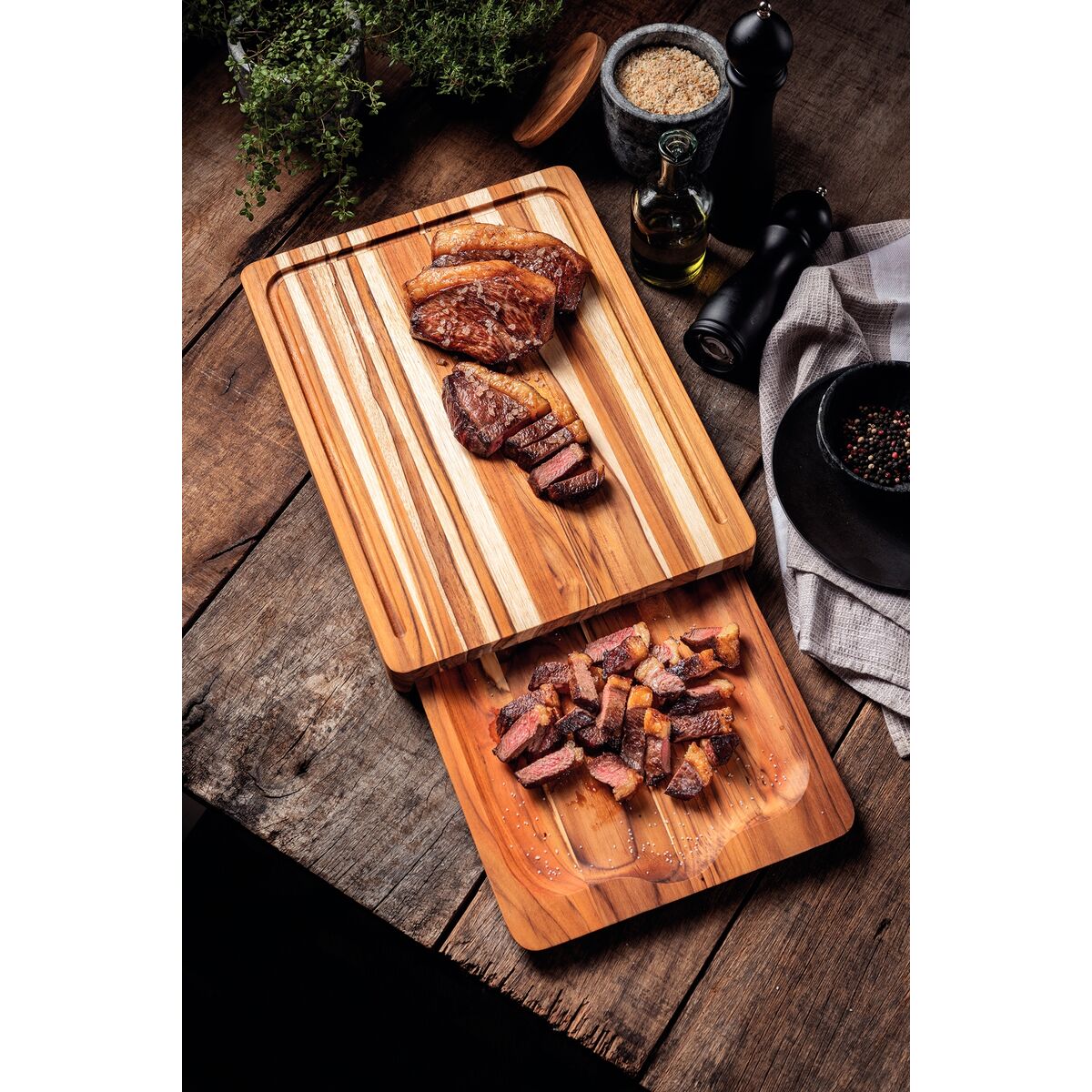 Kit T&aacute;bua e Bandeja Tramontina Churrasco em Madeira Teca com Acabamento em &Oacute;leo Mineral 40 x 30 cm Cor Natural - SKU 13094351 - 3 image number 2