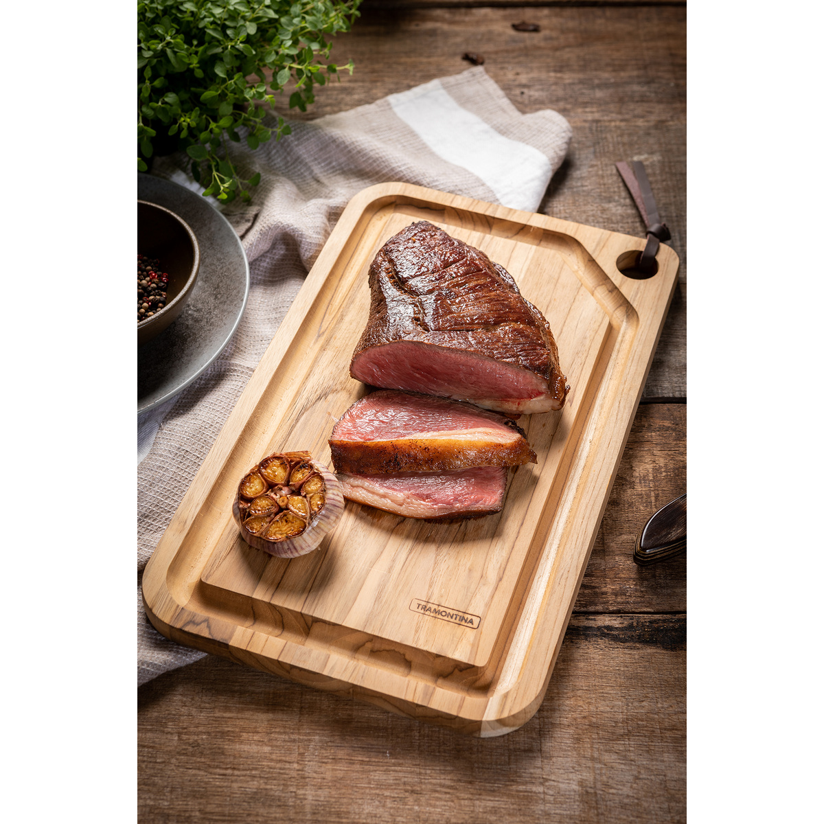 T&aacute;bua para Churrasco Tramontina Retangular em Madeira Mista com Acabamento Natural 60x35,9 cm - SKU 13215052 - 4 image number 3