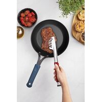 Pegador Tramontina Utilit&agrave; em A&ccedil;o Inox com Cabo Emborrachado Vermelho 28 cm Cor Vermelho - SKU 25075170 - 4 image number 3