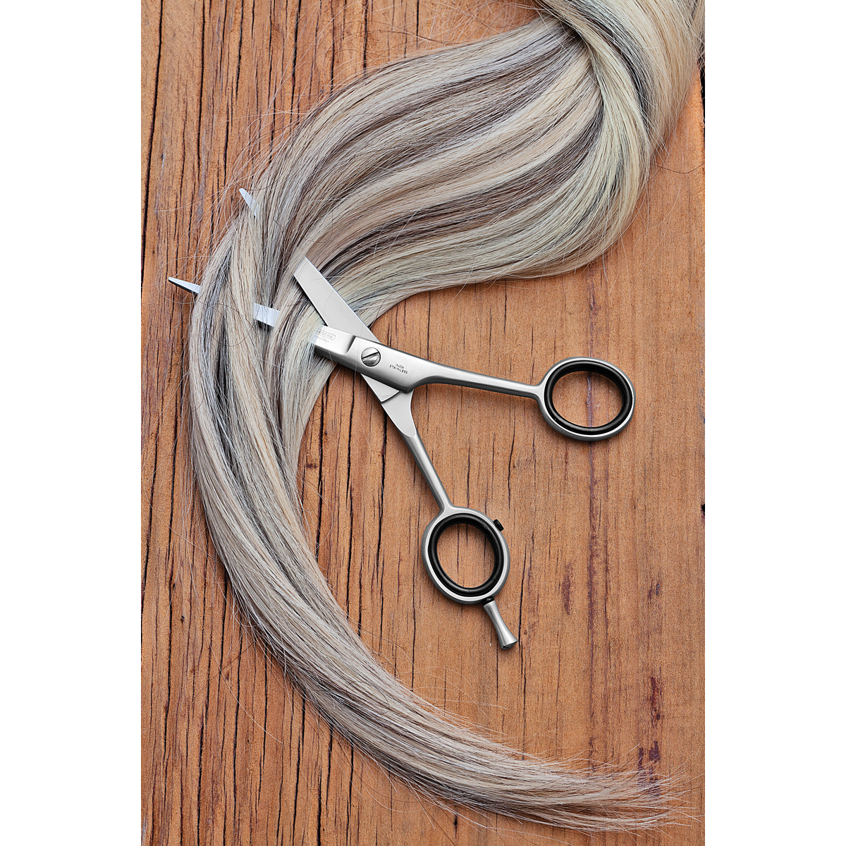 Tesoura Profissional para Cabelo Tramontina em A&ccedil;o Inox com Fio Laser Microsserrilhado 6" - SKU 25981006 - 3 image number 2