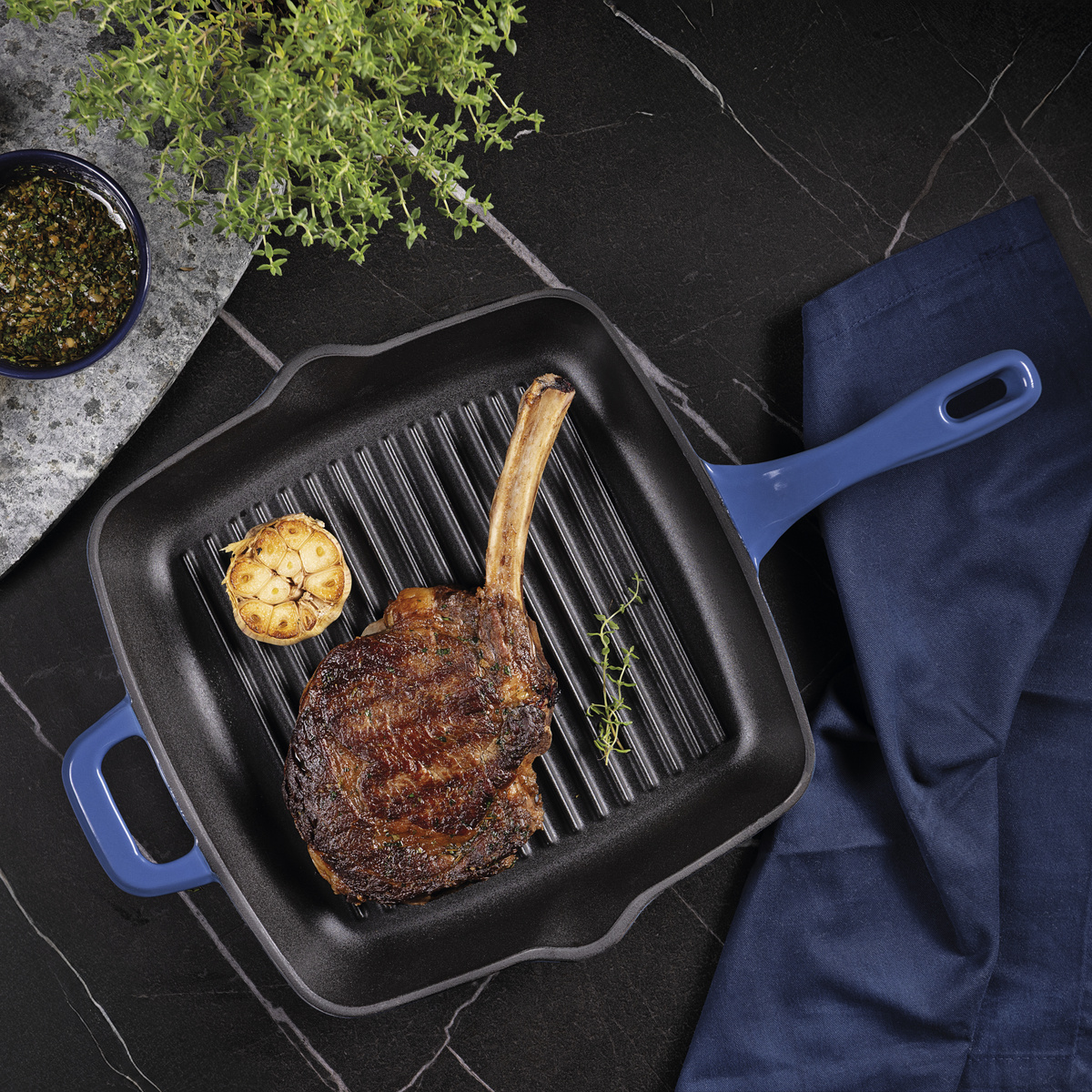 Bistequeira Tramontina Ampezzo em Ferro Fundido com Revestimento Interno e Externo Esmaltado Azul 27 cm 2,4 L Cor Azul - SKU 28750127 - 6 image number 5