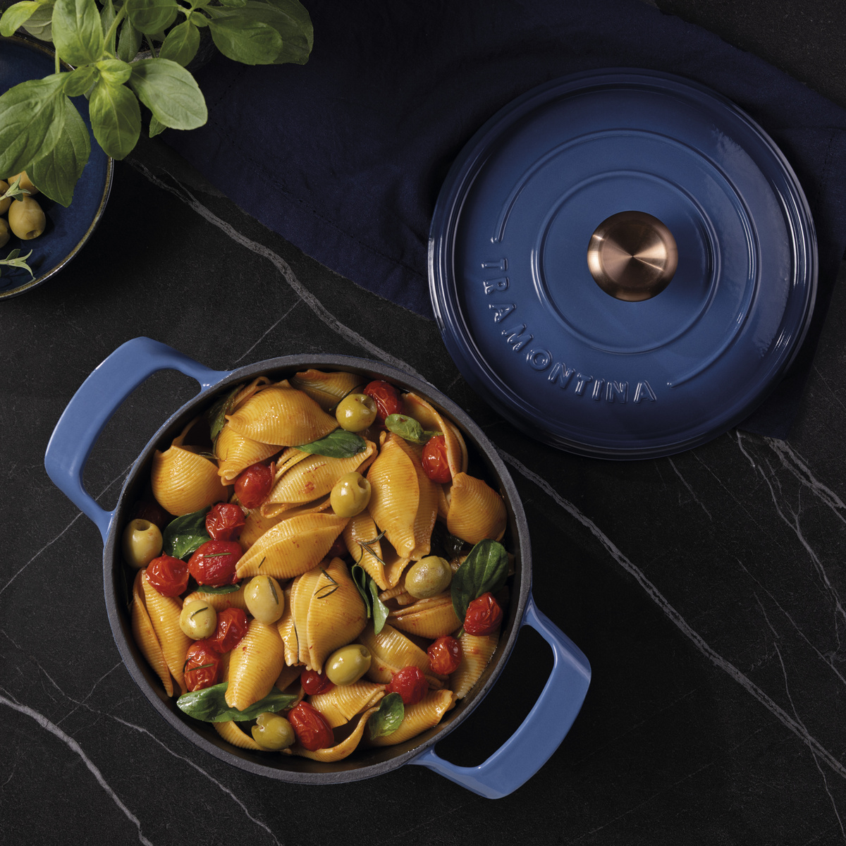 Ca&ccedil;arola Tramontina Ampezzo em Ferro Fundido com Revestimento Interno e Externo Esmaltado Azul 22 cm 3,7 L Cor Azul - SKU 28751122 - 4 image number 3