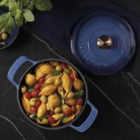 Ca&ccedil;arola Tramontina Ampezzo em Ferro Fundido com Revestimento Interno e Externo Esmaltado Azul 22 cm 3,7 L Cor Azul - SKU 28751122 - 4 image number 3