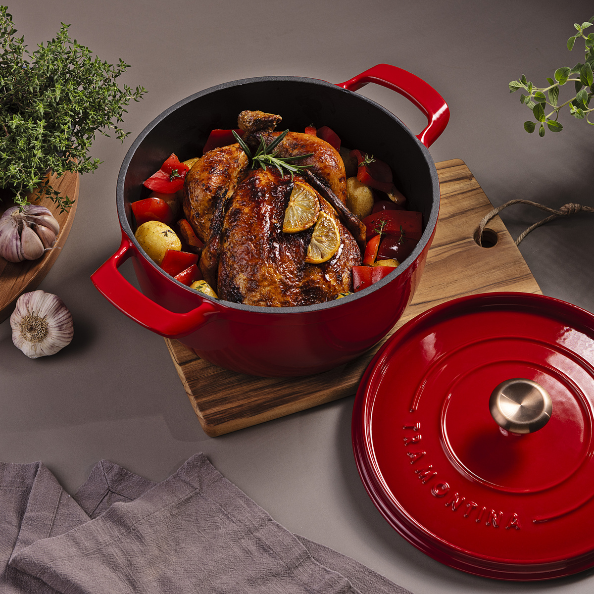 Ca&ccedil;arola Tramontina Ampezzo em Ferro Fundido com Revestimento Interno e Externo Esmaltado Vermelho 26 cm 5,6 L Cor Vermelho - SKU 28751726 - 4 image number 3