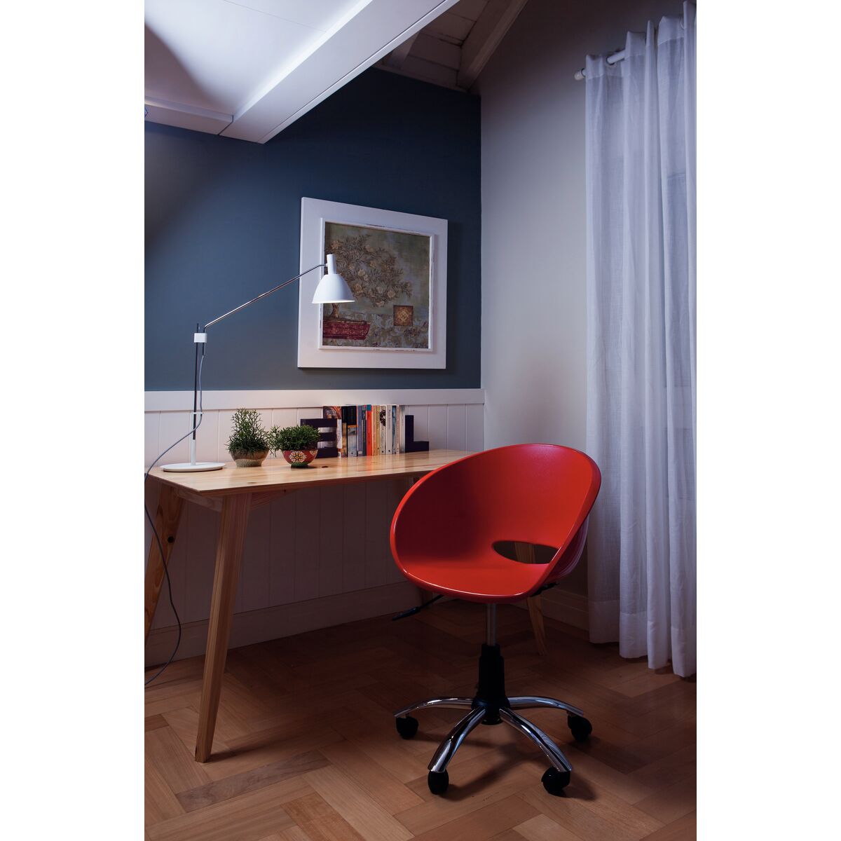 Cadeira Tramontina Summa Elena em Polipropileno Vermelho com Base Rodízio em Aço Cromado Cor Vermelho - SKU 92071040 - 7 image number 6