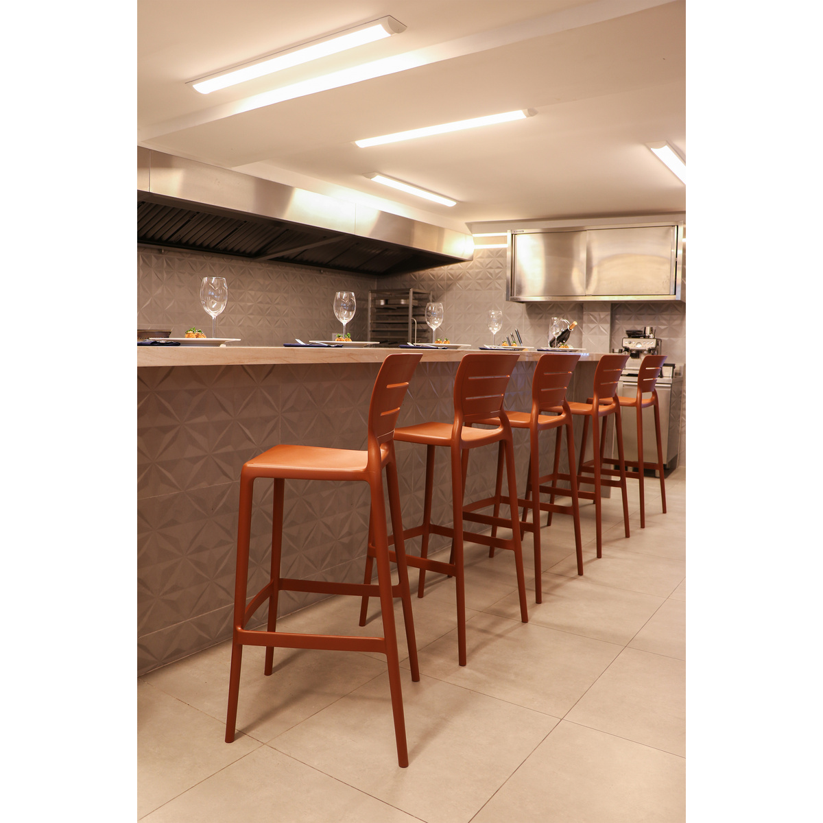 Cadeira Tramontina Amelia Alta Bar em Polipropileno e Fibra de Vidro Terracota Cor Terracota - SKU 92119242 - 7 image number 6