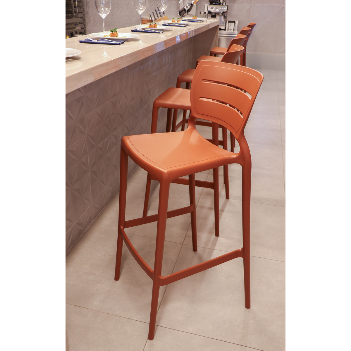 Cadeira Tramontina Amelia Alta Bar em Polipropileno e Fibra de Vidro Terracota Cor Terracota - SKU 92119242 - 8 image number 7