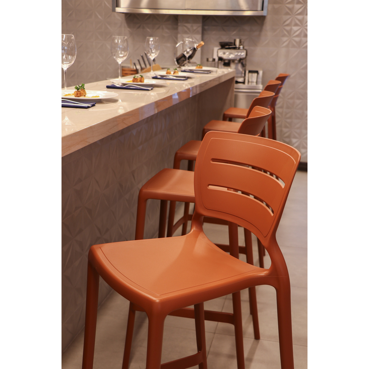 Cadeira Tramontina Amelia Alta Bar em Polipropileno e Fibra de Vidro Terracota Cor Terracota - SKU 92119242 - 9 image number 8