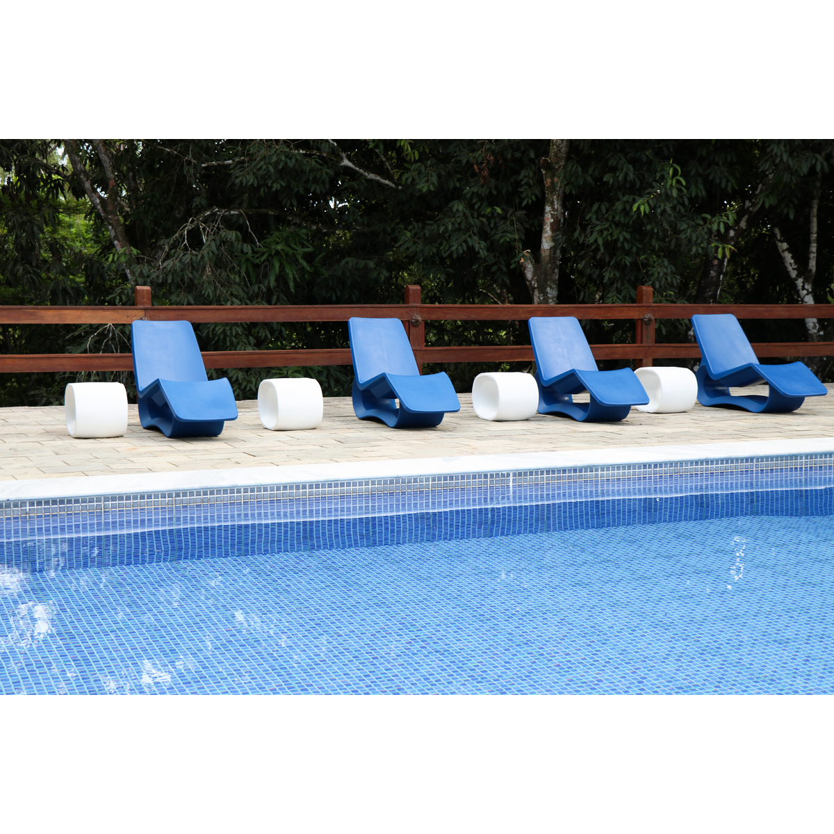 Espregui&ccedil;adeira Chaise Tramontina Octo ECO em Polietileno I''m Green Mariner Com Furo Cor Azul - SKU 92708034 - 9 image number 8