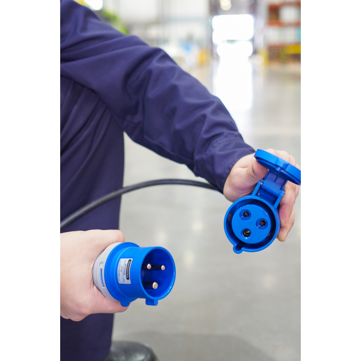 Tomada de Sobrepor Industrial 2P+T 16 A 220-250 Vca 6 H Tramontina Cor Azul - SKU 56255330 - 7 image number 6