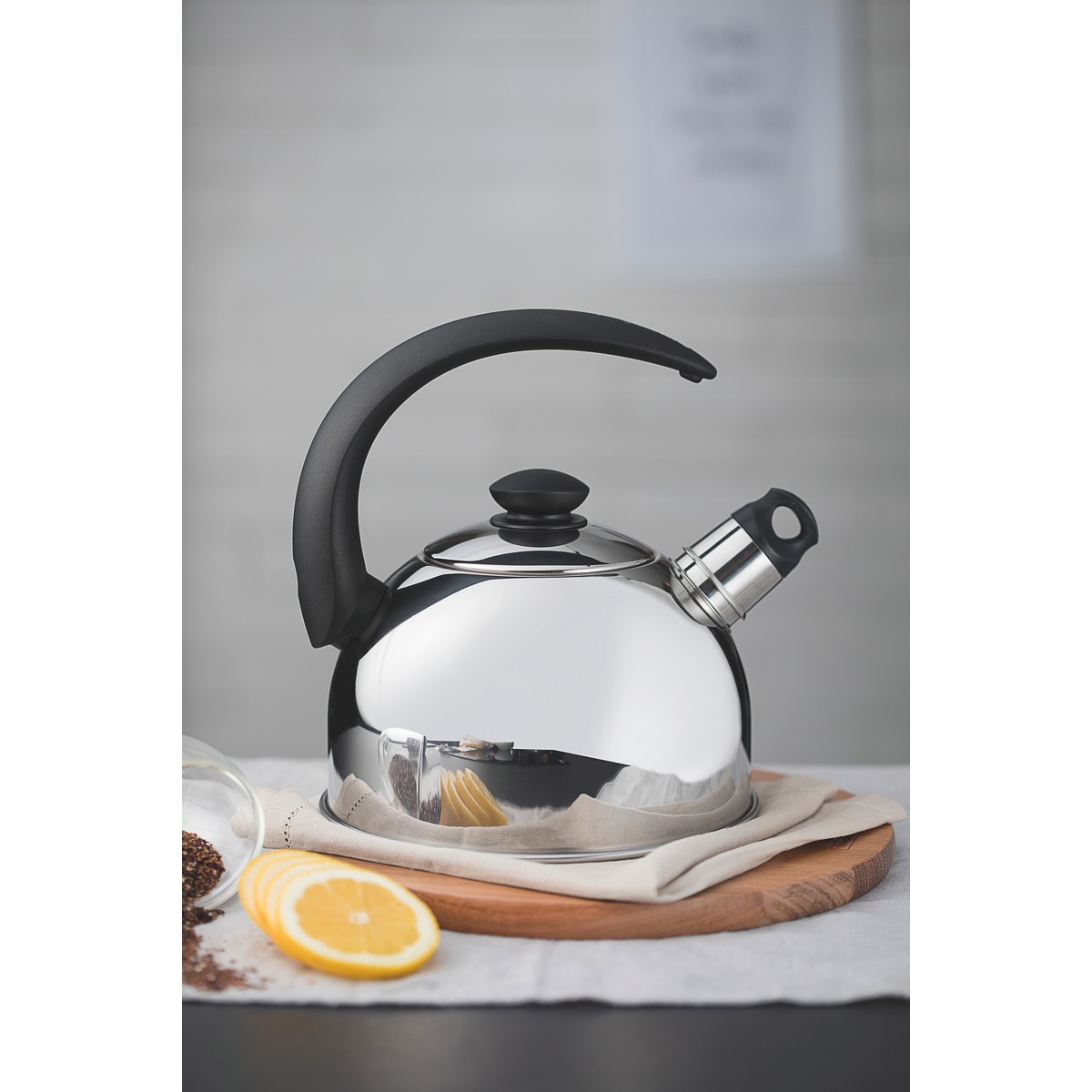 Chaleira Tramontina com Apito em A&ccedil;o Inox Cabo Preto 3 L Cor Inox - SKU 61483023 - 4 image number 3