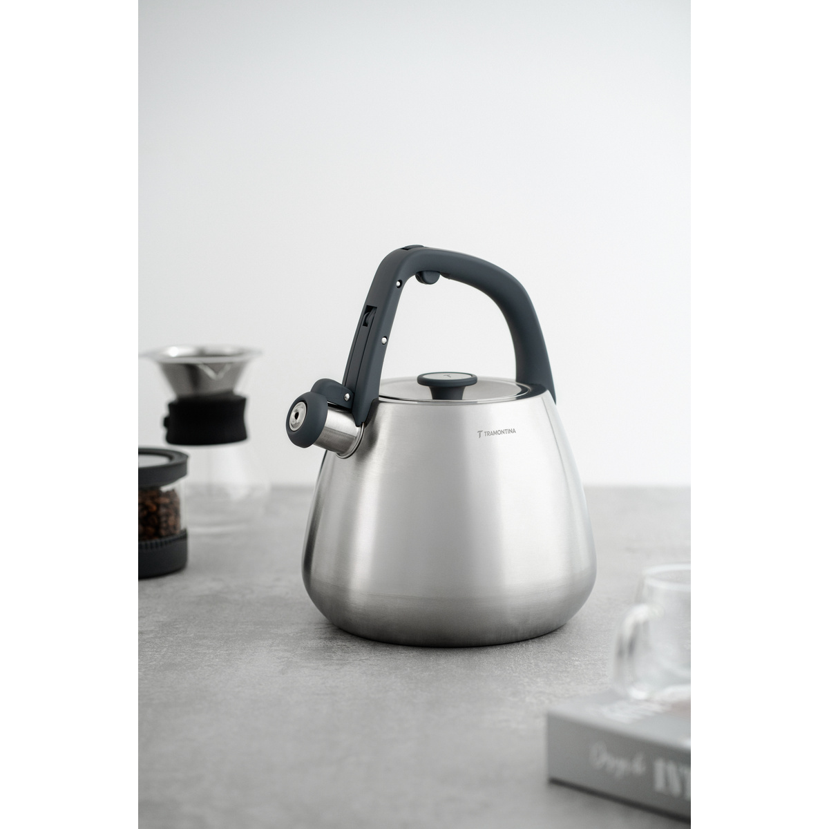 Chaleira Tramontina em A&ccedil;o Inox com Apito e Cabo de Nylon 4 L Cor Inox - SKU 61488400 - 3 image number 2
