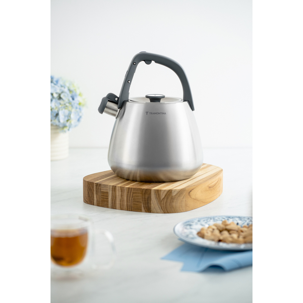Chaleira Tramontina em A&ccedil;o Inox com Apito e Cabo de Nylon 4 L Cor Inox - SKU 61488400 - 4 image number 3