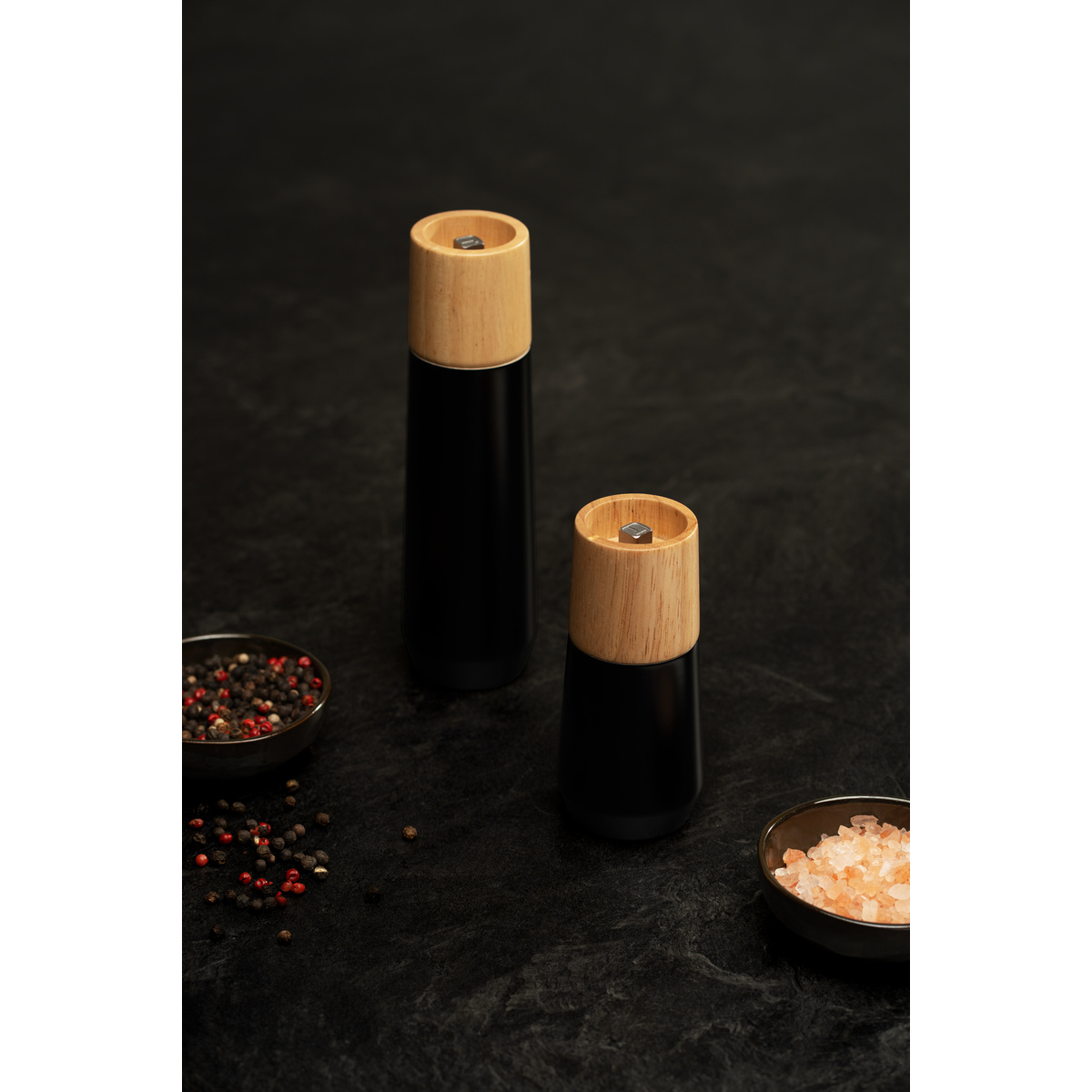 Moedor de Sal e Pimenta Tramontina Realce em Madeira Seringueira de 19,7 cm Preto Cor Preto - SKU 61657023 - 4 image number 3