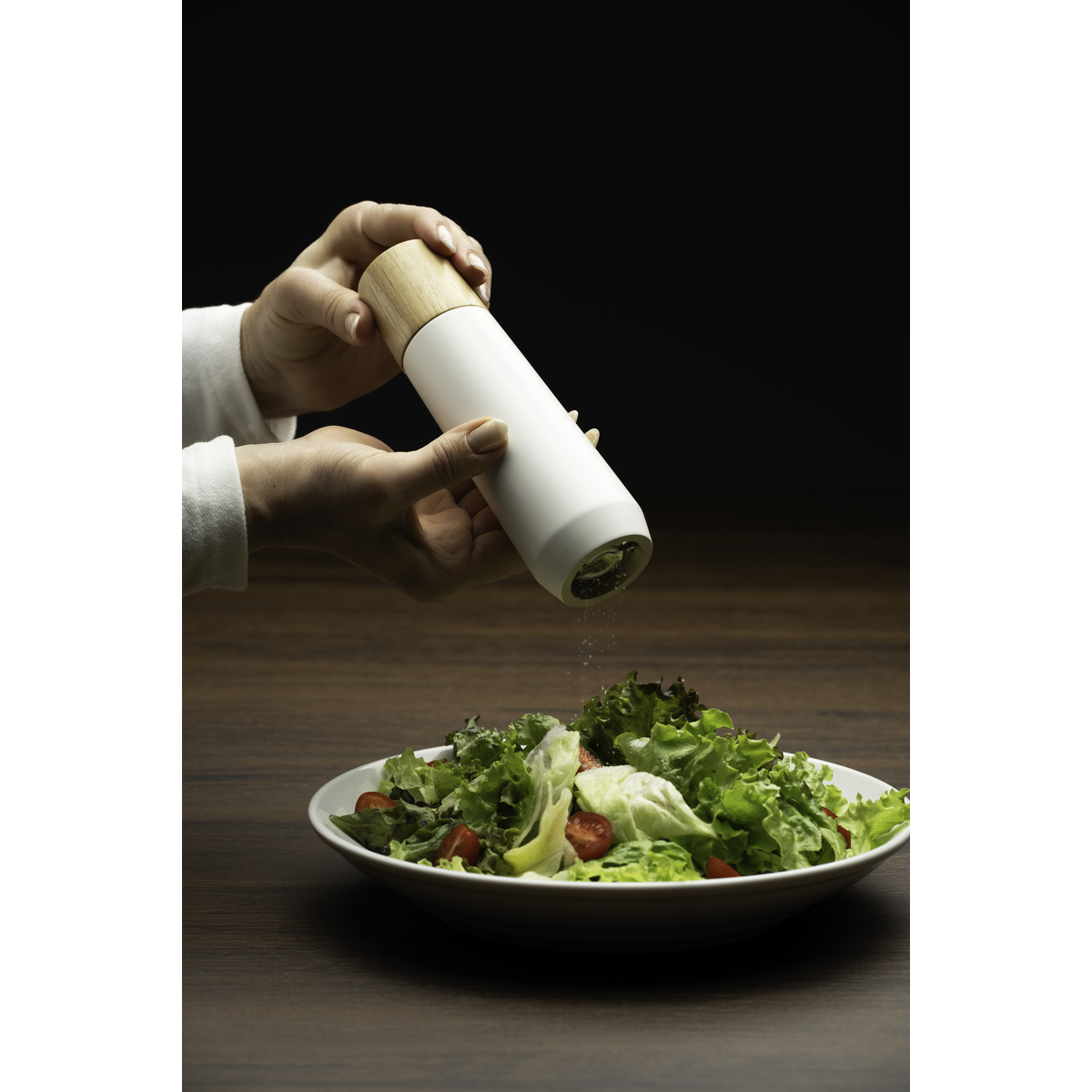 Moedor de Sal e Pimenta Tramontina Realce em Madeira Seringueira de 19,7 cm Branco Cor Branco - SKU 61657024 - 5 image number 4