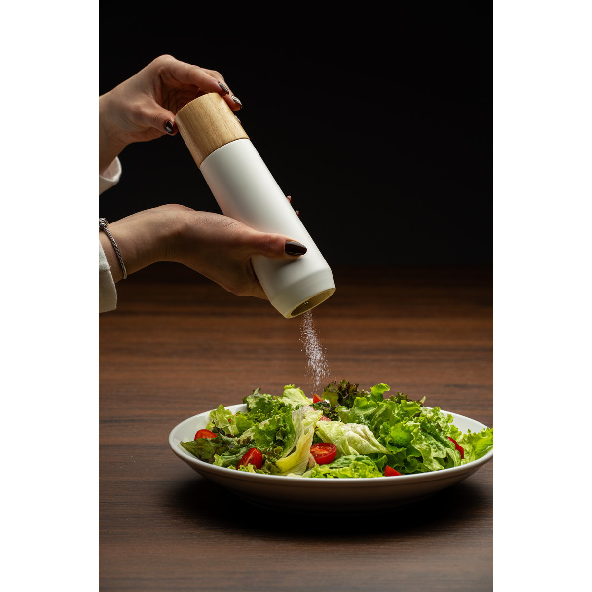 Moedor de Sal e Pimenta Tramontina Realce em Madeira Seringueira de 19,7 cm Branco Cor Branco - SKU 61657024 - 3 image number 2