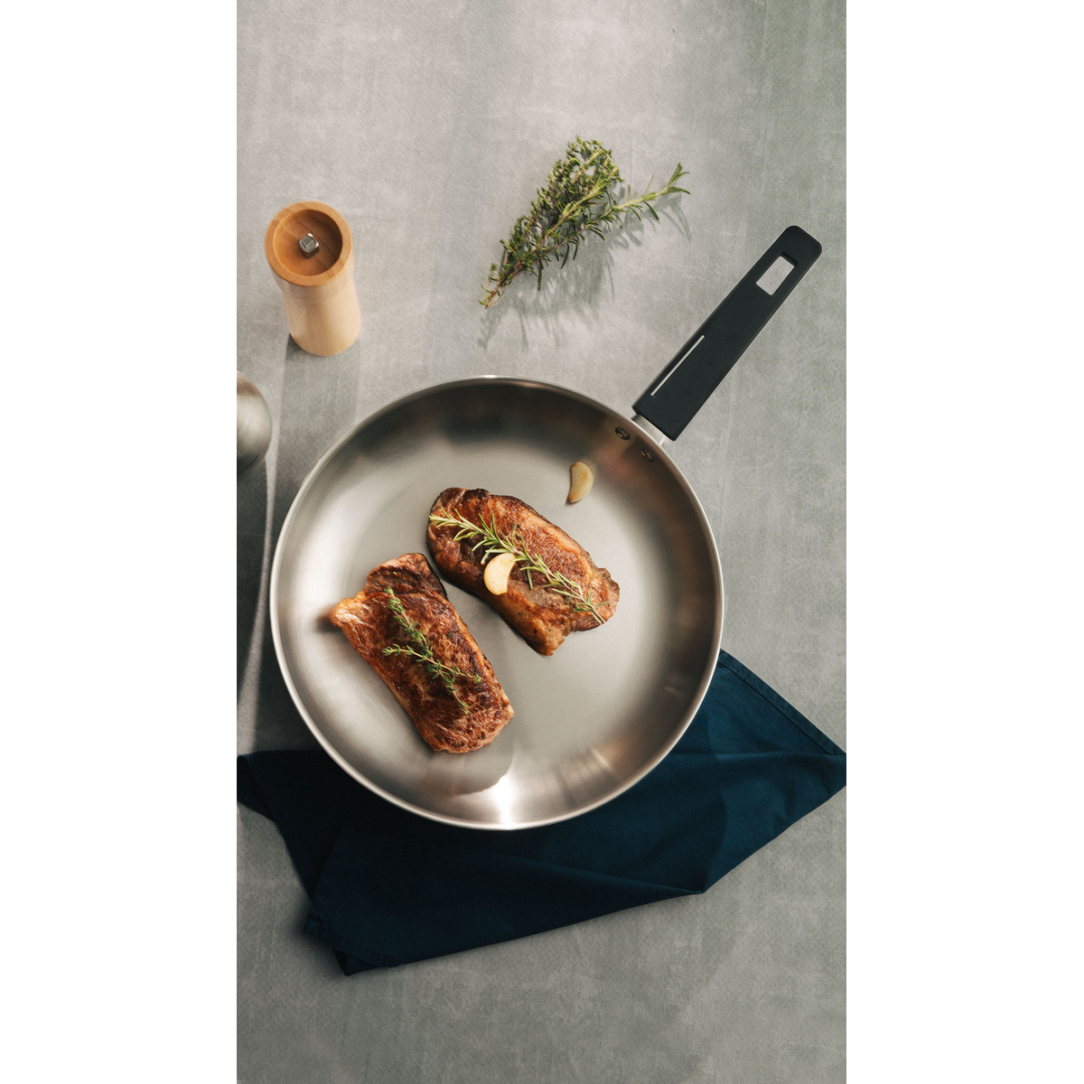 Frigideira Tramontina Grano Baquelite em A&ccedil;o Inox com Corpo Triplo e Cabo de Baquelite 26 cm 2,2 L Cor Inox - SKU 62175260 - 8 image number 7