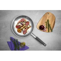 Frigideira Tramontina Professional em A&ccedil;o Inox com Fundo Triplo e Cabo com Luva de Silicone Remov&iacute;vel 30 cm Cor Inox - SKU 62333300 - 4 image number 3
