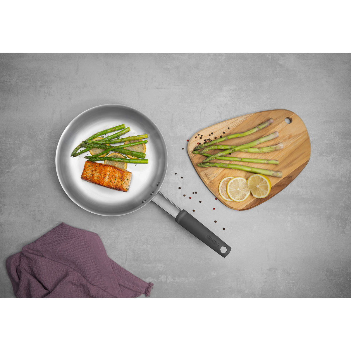 Frigideira Tramontina Professional em A&ccedil;o Inox com Fundo Triplo e Cabo com Luva de Silicone Remov&iacute;vel 30 cm Cor Inox - SKU 62333300 - 5 image number 4