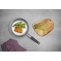 Frigideira Tramontina Professional em A&ccedil;o Inox com Fundo Triplo e Cabo com Luva de Silicone Remov&iacute;vel 30 cm Cor Inox - SKU 62333300 - 5 image number 4