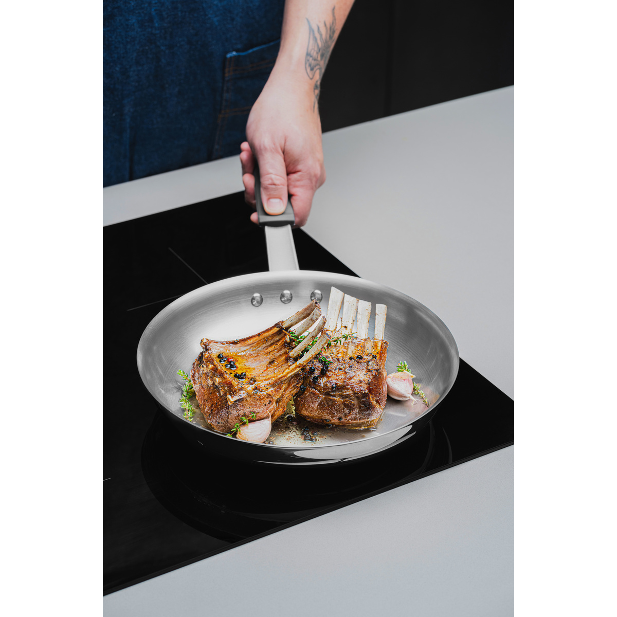 Frigideira Tramontina Professional em A&ccedil;o Inox com Fundo Triplo e Cabo com Luva de Silicone Remov&iacute;vel 30 cm Cor Inox - SKU 62333300 - 6 image number 5