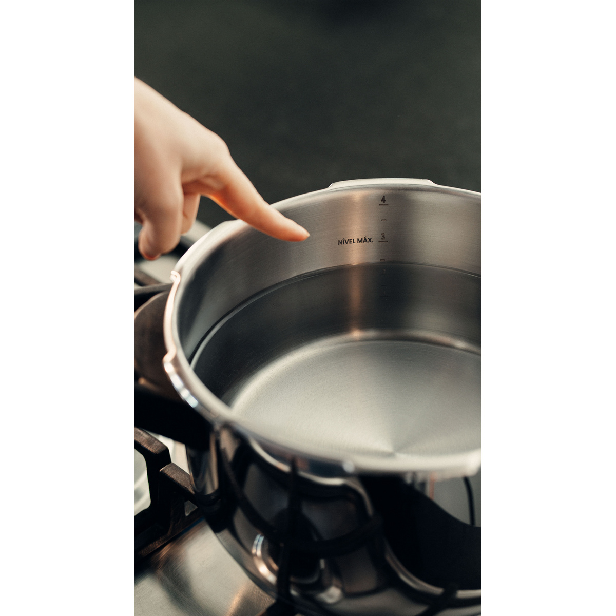 Panela de Press&atilde;o Tramontina Solar em A&ccedil;o Inox Fundo Triplo com 5 Dispositivos de Seguran&ccedil;a 22 cm 4,5 L Cor Inox - SKU 62513223 - 27 image number 26