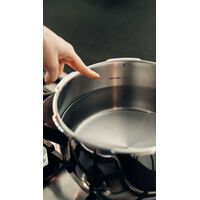 Panela de Press&atilde;o Tramontina Solar em A&ccedil;o Inox Fundo Triplo com 5 Dispositivos de Seguran&ccedil;a 22 cm 4,5 L Cor Inox - SKU 62513223 - 27 image number 26