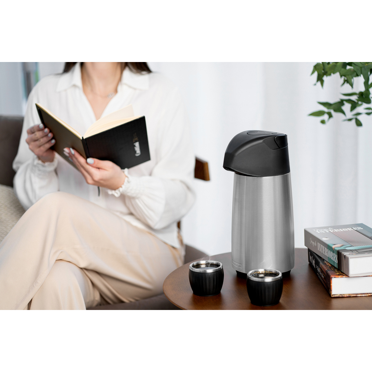 Conjunto de X&iacute;caras para Caf&eacute; Tramontina Empilh&aacute;veis em A&ccedil;o Inox com Revestimento em ABS Preto sem Al&ccedil;a 2 Pe&ccedil;as 80 ml - SKU 64760343 - 3 image number 2