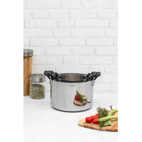 Jogo de Panelas Tramontina Grano Compact em A&ccedil;o Inox com Corpo Triplo e Al&ccedil;as com Revestimento em Silicone Preto 3 Pe&ccedil;as Cor Inox - SKU 65240200 - 13 image number 12