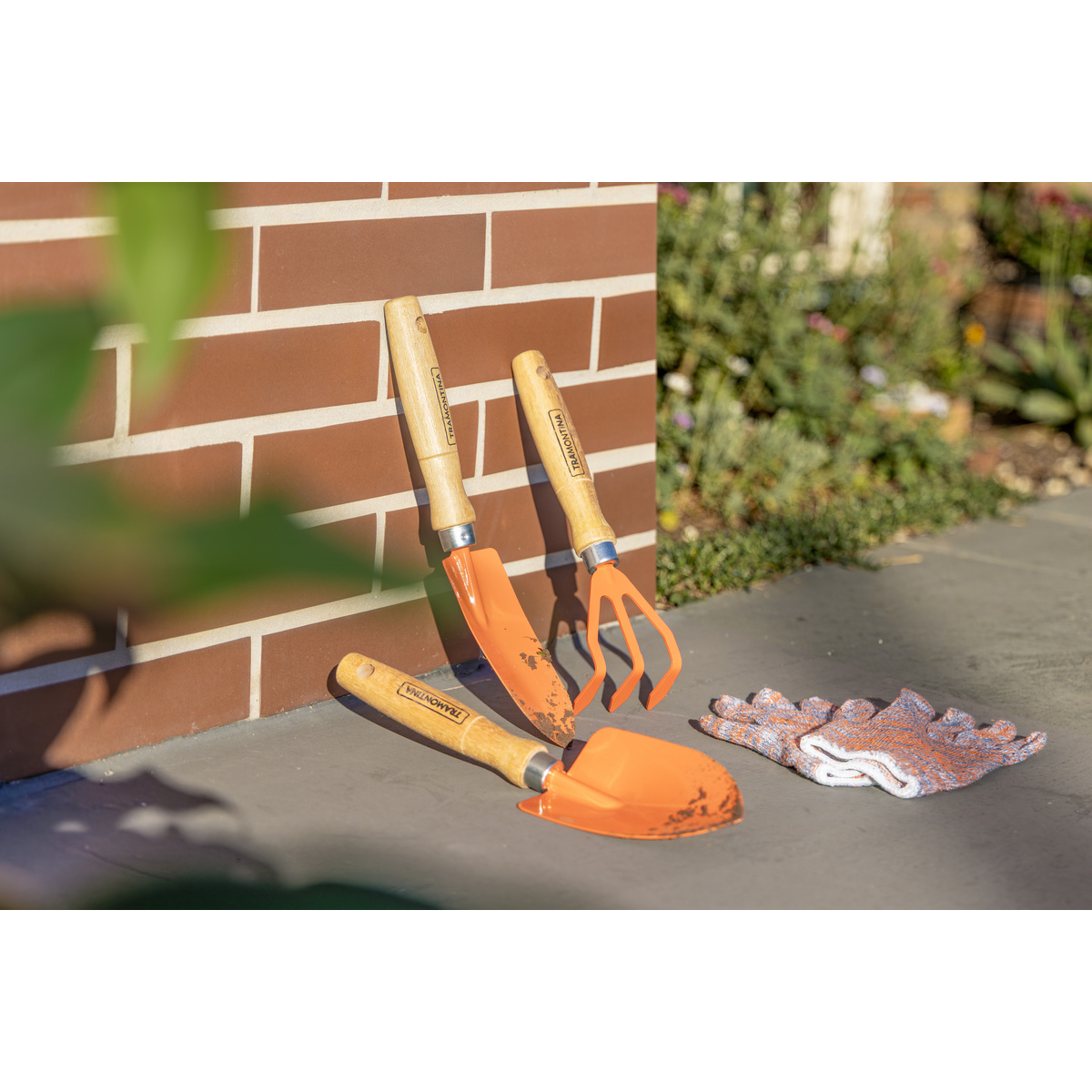 Conjunto para Jardinagem Tramontina Pe&ccedil;as Met&aacute;licas com Cabo de Madeira 3 Pe&ccedil;as - SKU 78102801 - 3 image number 2