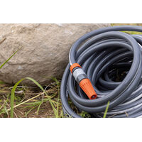Mangueira Multi Forte 1/2" para Jardim Tramontina Cinza com Faixa Branca em PVC 4 Camadas 25 m com Engates R&aacute;pidos e Esguicho - SKU 79232255 - 3 image number 2