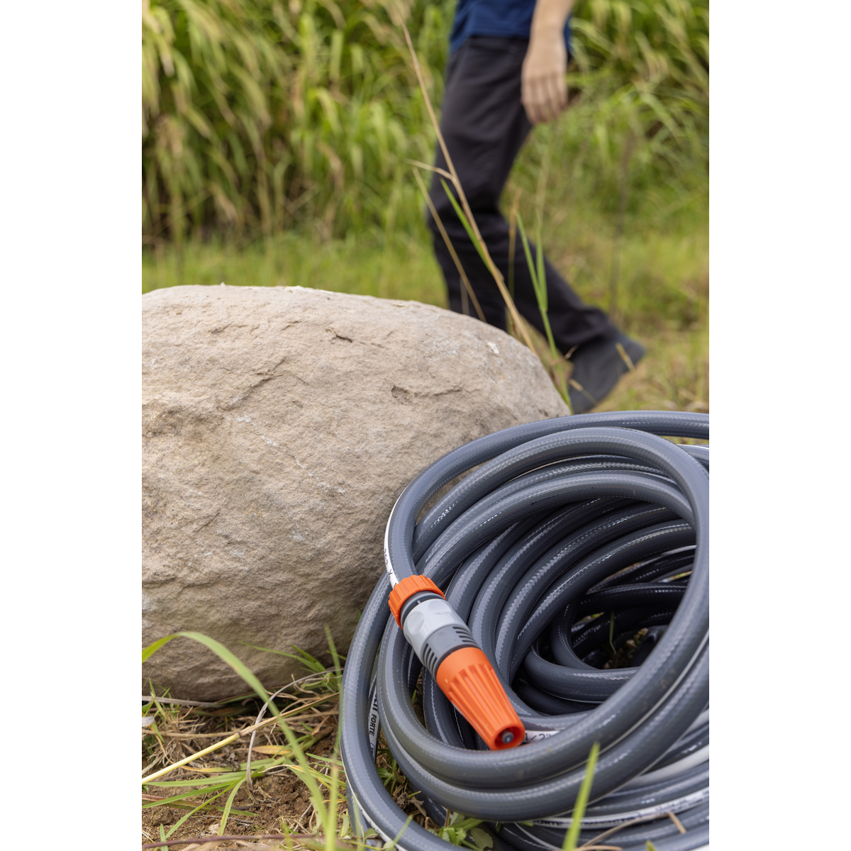 Mangueira Multi Forte 1/2" para Jardim Tramontina Cinza com Faixa Branca em PVC 4 Camadas 25 m com Engates R&aacute;pidos e Esguicho - SKU 79232255 - 5 image number 4