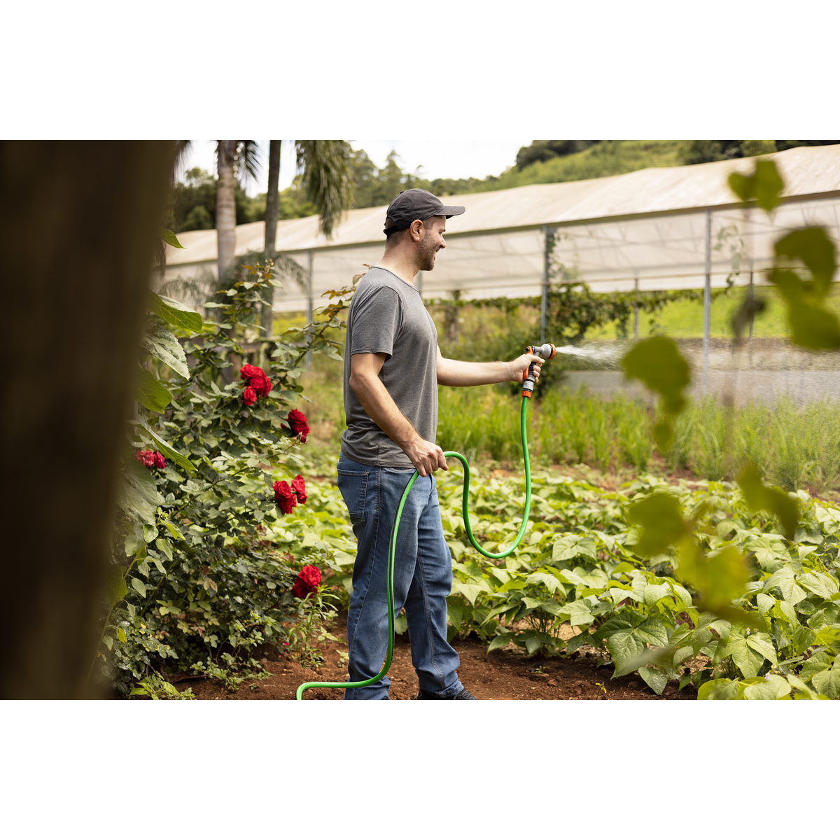 Mangueira Flex para Jardim Tramontina Verde com Faixa Preta em PVC 4 Camadas 10 m com Engate R&aacute;pido, Engate Rosqueado, Hidropistola e Suporte - SKU 79326610 - 4 image number 3
