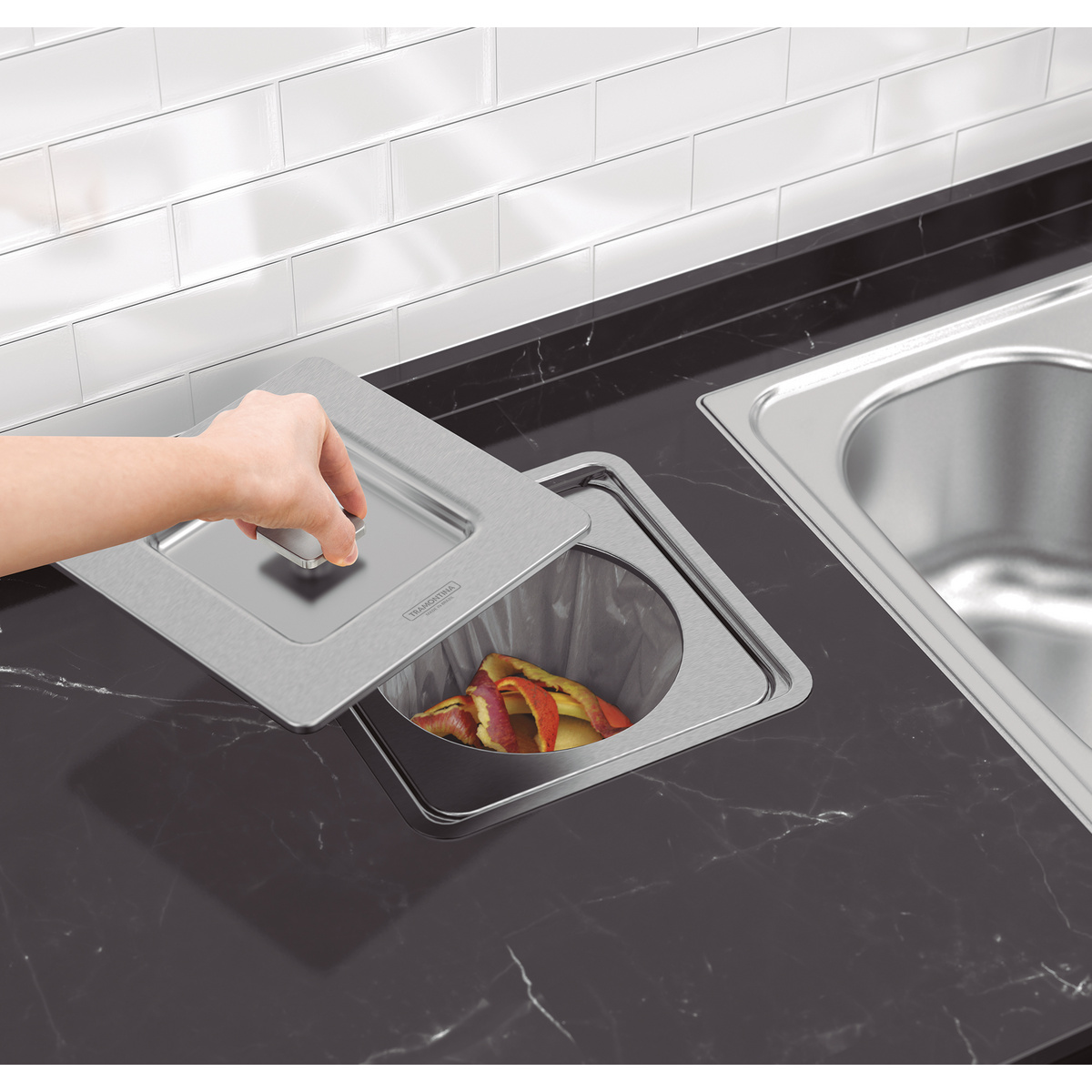 Lixeira de Embutir Tramontina Clean Square em A&ccedil;o Inox com Balde Pl&aacute;stico 5 L Cor Inox - SKU 94518205 - 9 image number 8