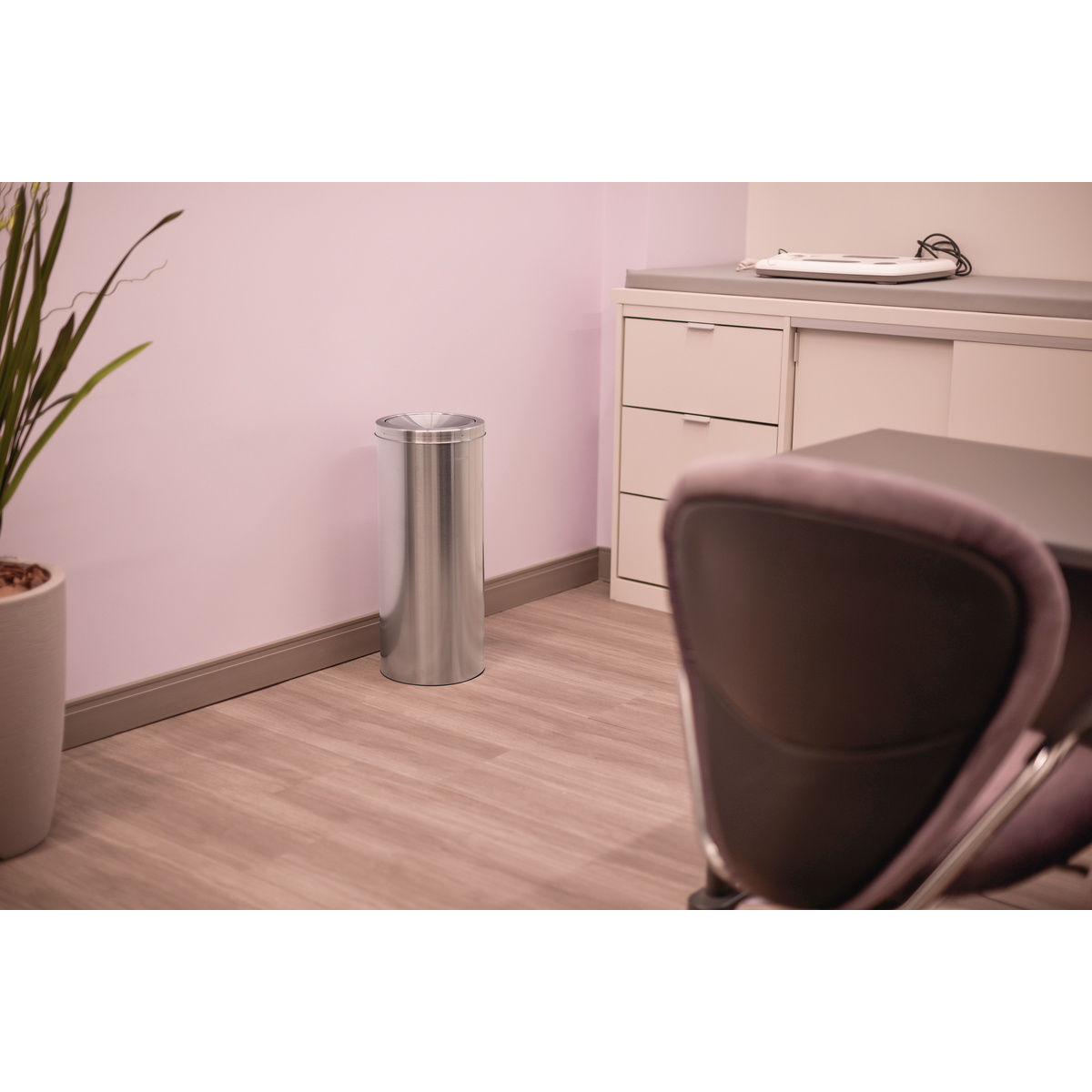 Lixeira Inox Tramontina Swing com Acabamento Acetinado e Tampa Basculante 30 L - SKU 94542130 - 4 image number 3