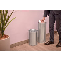 Lixeira Inox Tramontina Swing com Acabamento Acetinado e Tampa Basculante 30 L - SKU 94542130 - 5 image number 4