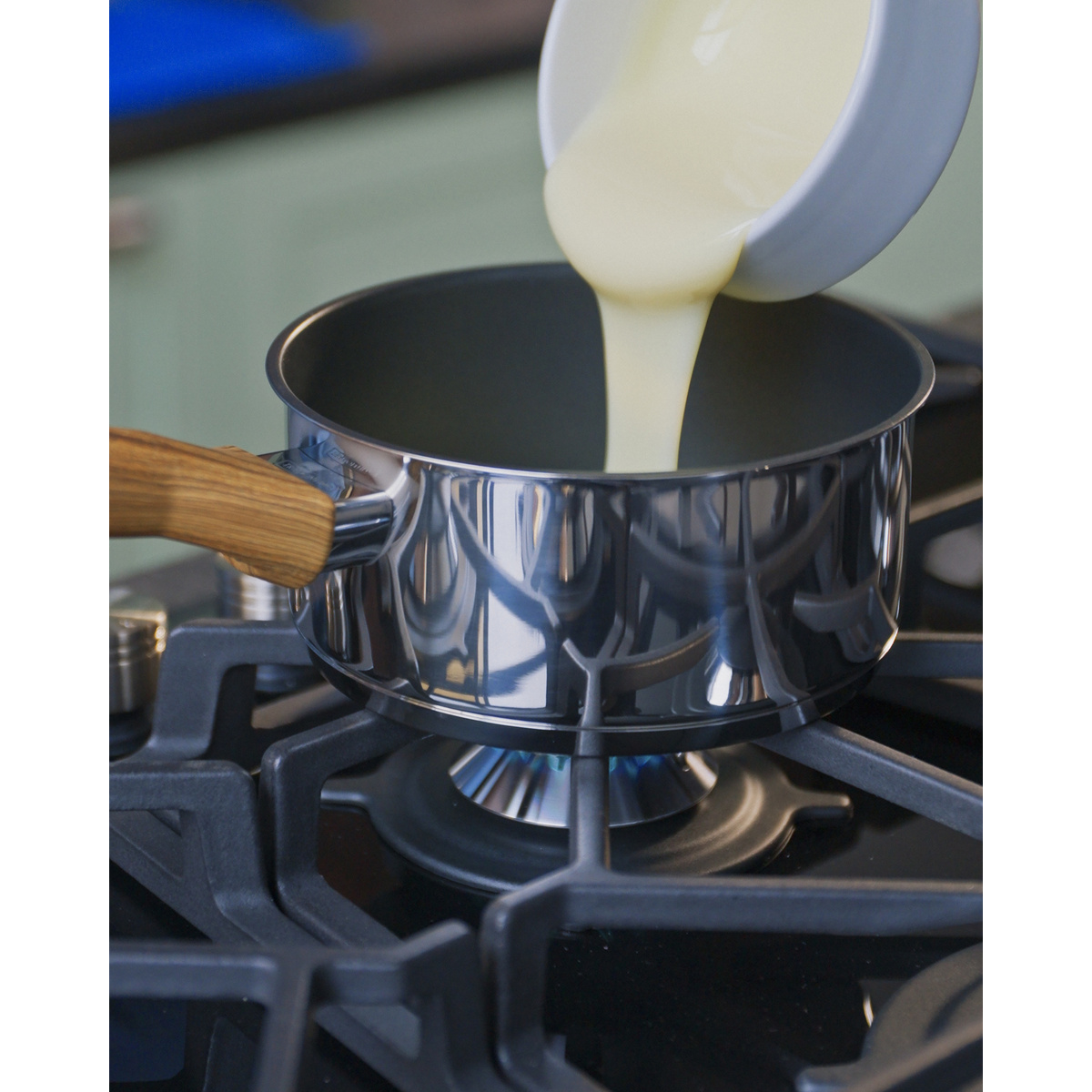 Cooktop a G&aacute;s Tramontina Design Collection Penta Glass Full 5 GG B 90 em Vidro Temperado e Trempes em Ferro Fundido Cor Preto - SKU 94731134 - 5 image number 4