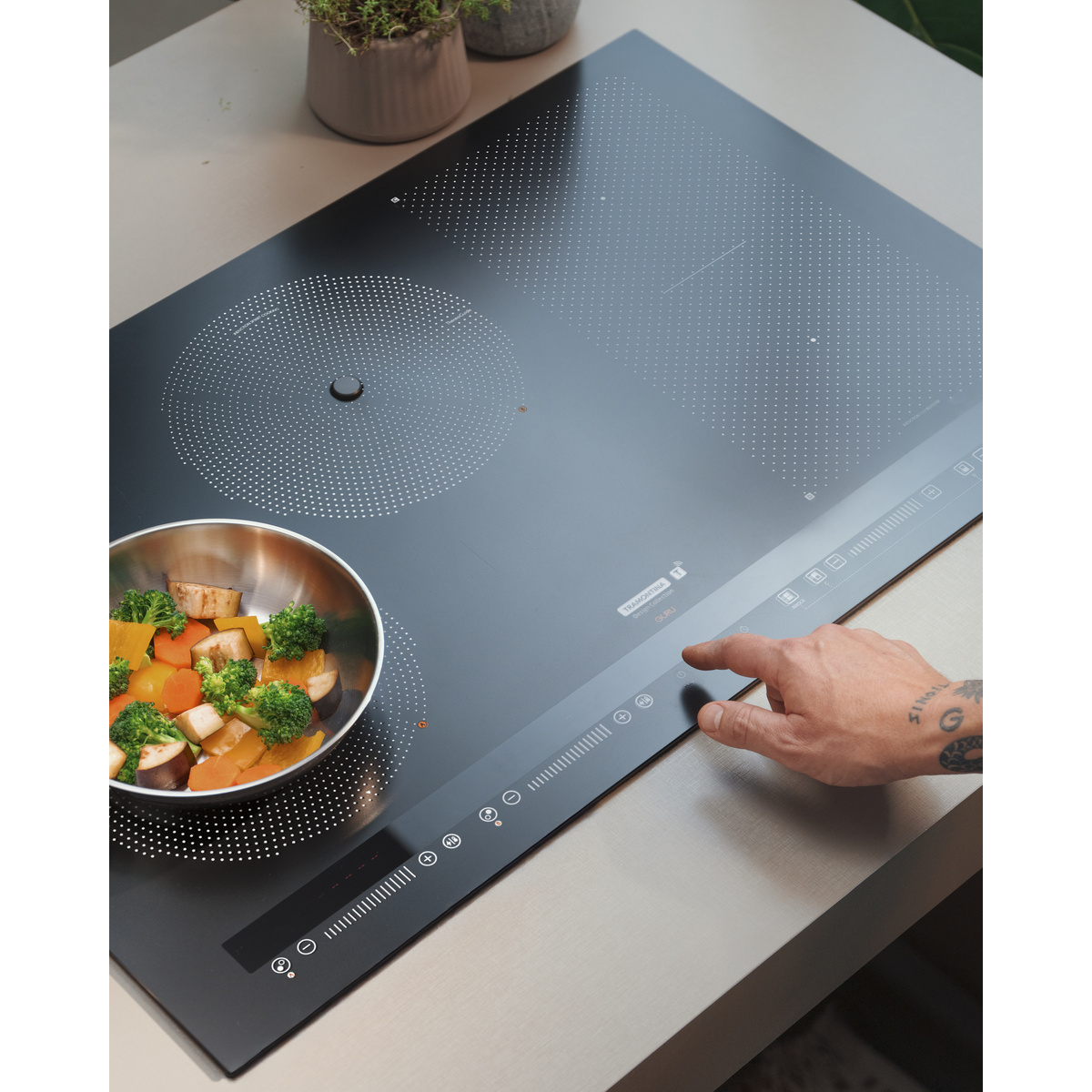 Cooktop de Embutir por Indu&ccedil;&atilde;o Tramontina Guru ThermoGuide Black Series Cor Preto - SKU 95701001 - 7 image number 6